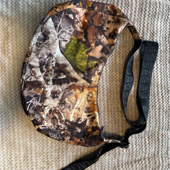 BAGGU Camo Medium Cresent - Picture 3 of 4